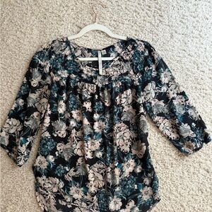 LC Lauren Conrad Black and Blue Ruffled Cuffed Sleeve Blouse
